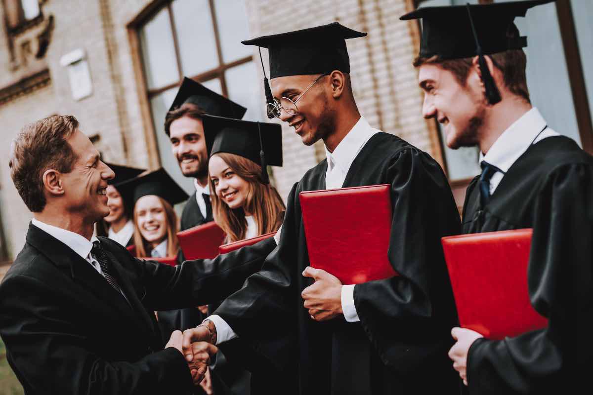 Laureati ringraziano il professore