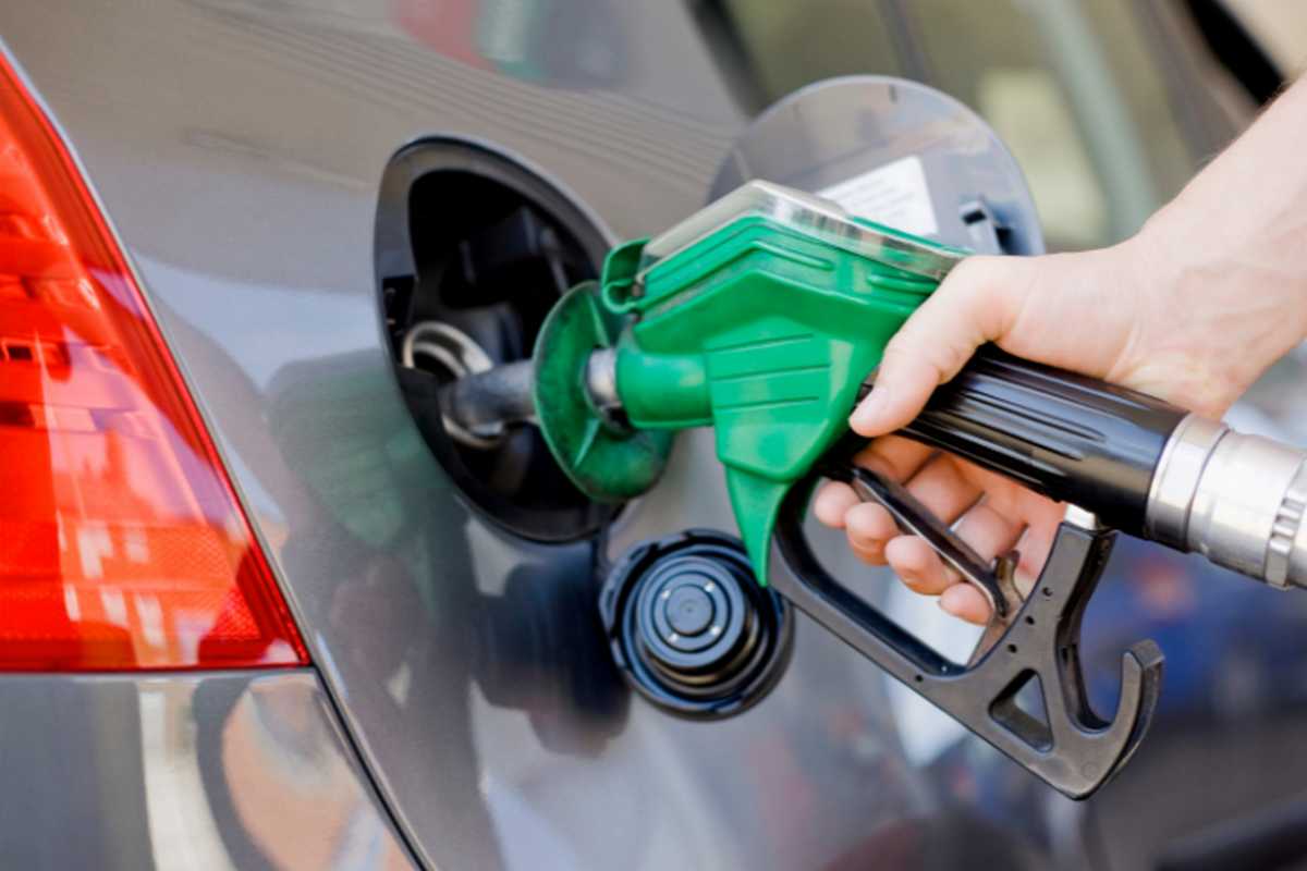 cinque consigli per risparmiare sul pieno di carburante
