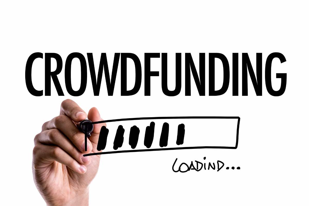Scritta di calcolo del crowdfunding