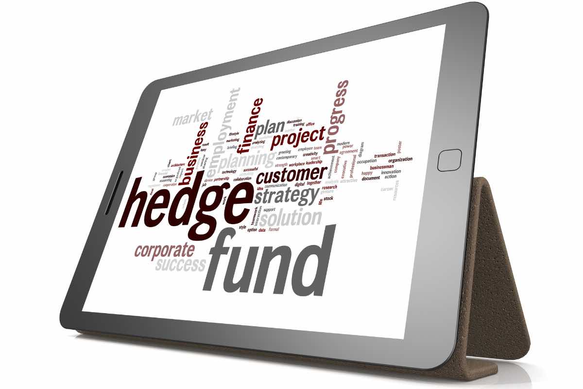 Un tablet con la scritta hedge fund