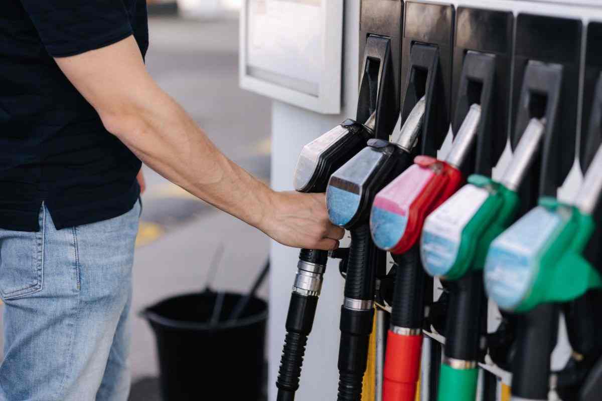 prezzo benzina sopra i due euro