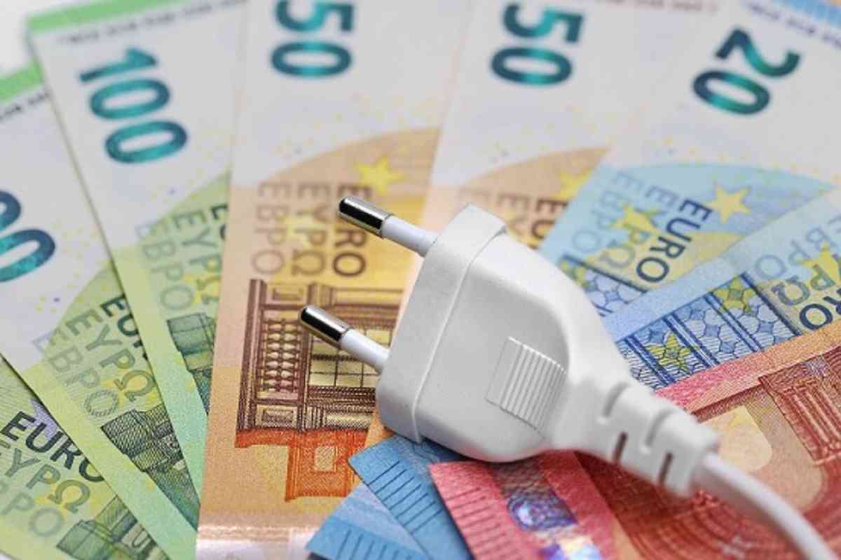 Luce e gas con bollette più care senza bonus